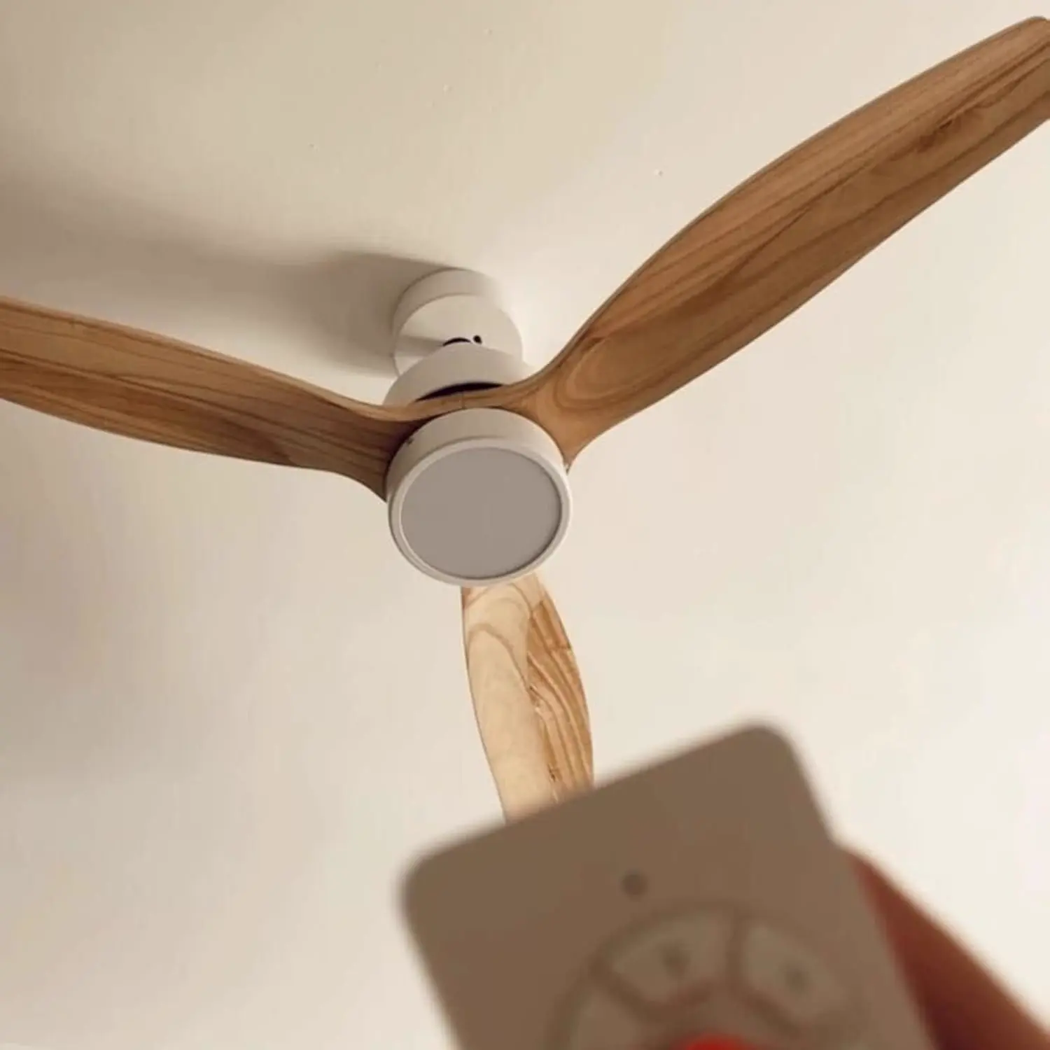 Mellerware - Deckenventilator mit Fernbedienung Brizy Bright | 45 W | 6 Geschwindigkeiten | Ultra leise | 3 Flügel 132 Durchmesser | Sommer-Winter-Funktion | Timer | LED | Lightwood vue 11